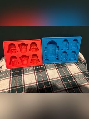 2pc Star Wars Silicone Molds - Red and Blue